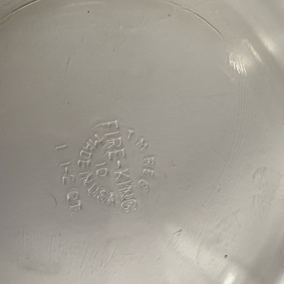 𝅺VINTAGE 1.5 Qt  Aluminum Hammered Casserole Serving Dish Fire King Glass Insert - Picture 4 of 5